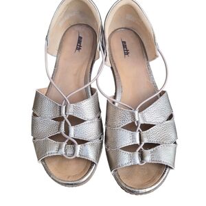 Earth Aloha Leather sandals washed gold 10D Wide